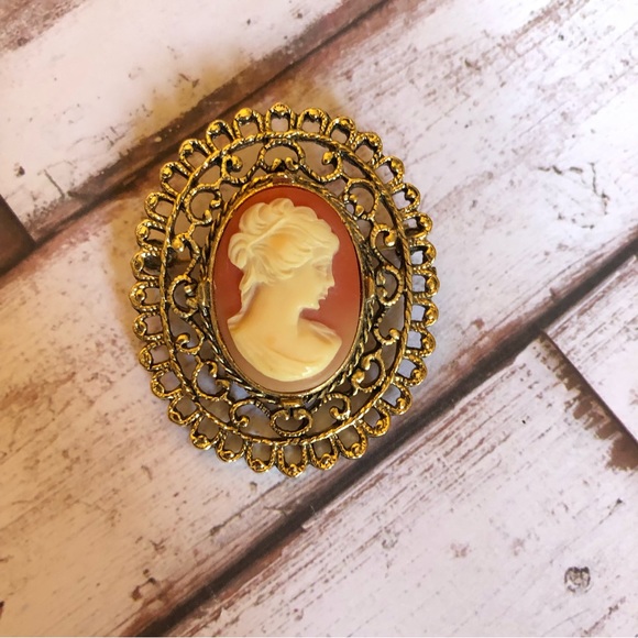 Cameo Brooch Pin - Picture 3 of 10